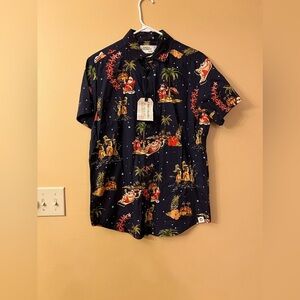 Free Planet Men's Christmas Hawaiin Short Sleeve Button Down Size Medium